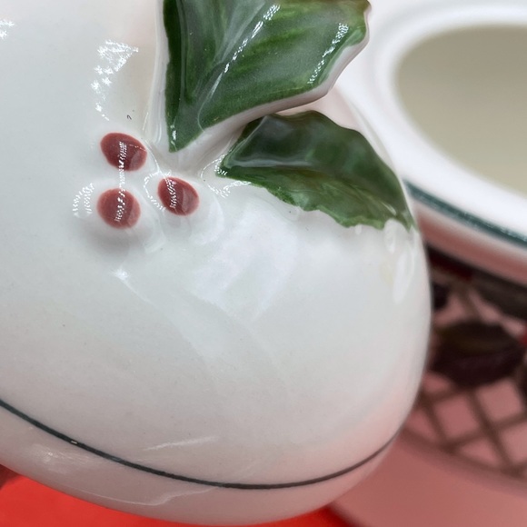 🌲Mikasa Heritage Christmas Story Sugar Bowl and Creamer # CABO8 - Picture 7 of 15